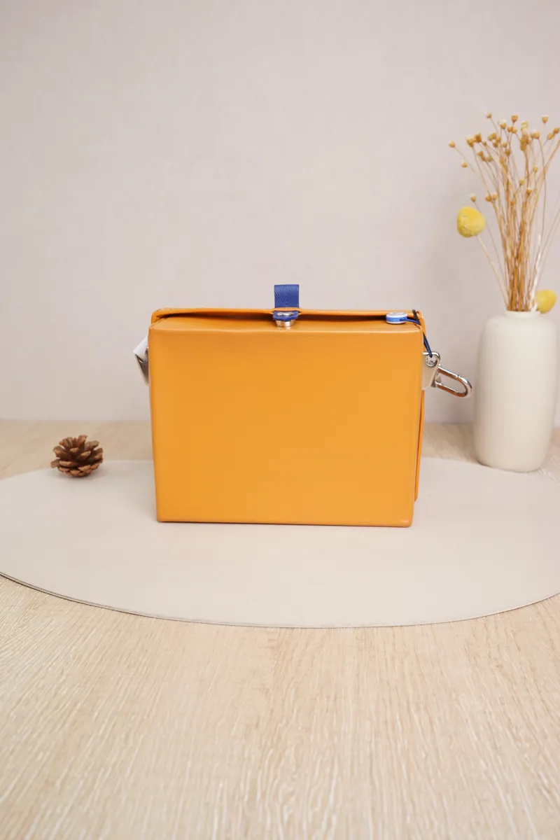 Louis Vuitton Shopper Clutch Yellow Blue Calfskin Microchip Edition · Shoulder Strap · 22.5 × 10.5 × 15 cm — cover view 4 of 7