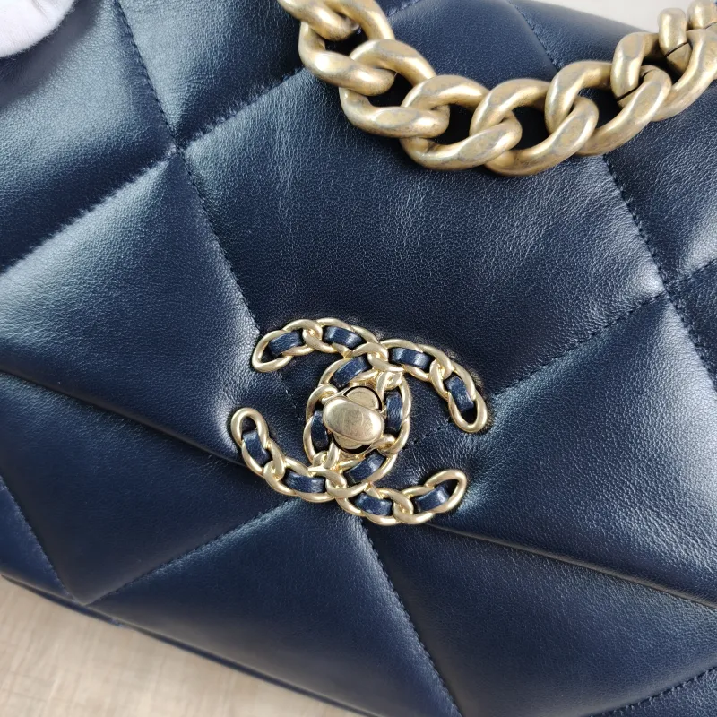 Chanel Crossbody Bag 19Bag Blue Calfskin Small 26 × 9 × 16 cm 30 — detail view 10 of 14