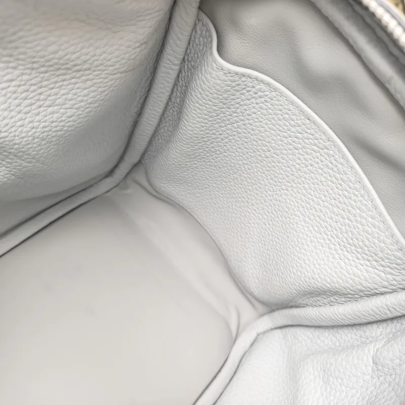 Hermès Crossbody Bag Lindy 30 Taurillon Clemence TC Calfskin One Size30 × 15 × 19 cm — detail view 3 of 14
