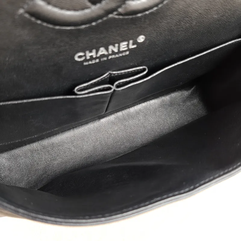 Chanel Crossbody Bag V Classic Flap CF Black Grained Calfskin Medium 25.5 × 6.5 × 15.5 cm 22 — detail view 9 of 14