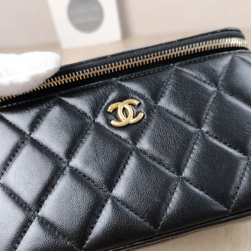 Chanel Crossbody Bag Edition Black Lambskin One Size17 × 8 × 9.5 cm — detail view 7 of 15