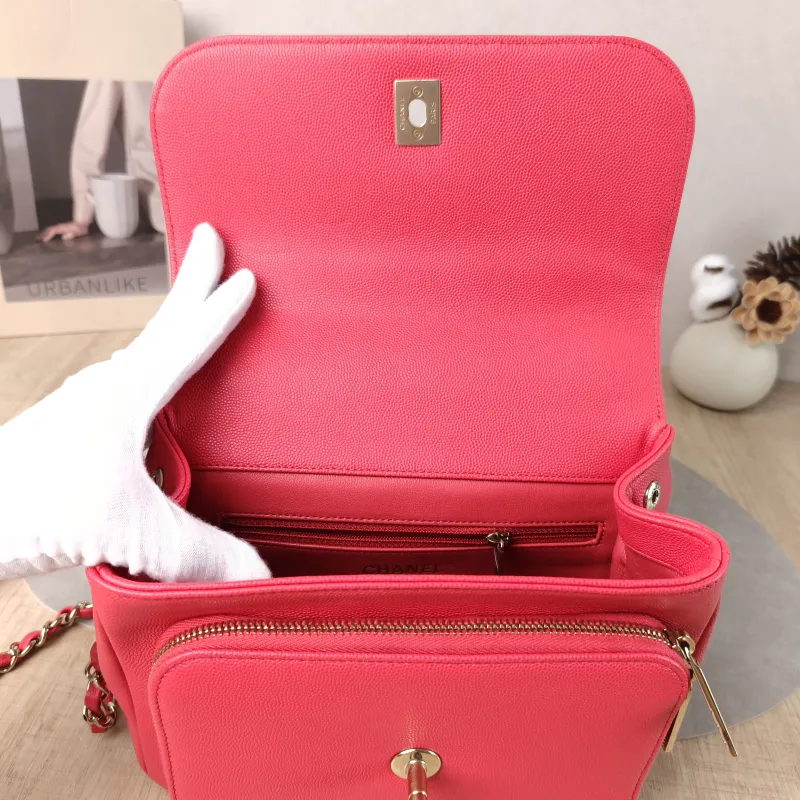 Chanel Crossbody Bag affinity Messenger Bag Red Grained Calfskin Medium 22 × 9.5 × 16 cm 25 — detail view 11 of 16