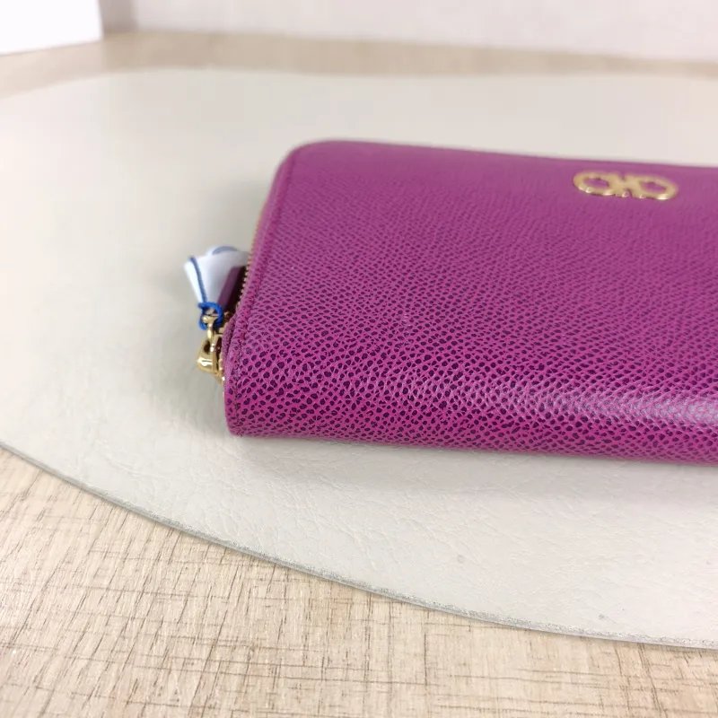 FERRAGAMO Wallet Wallet Calfskin One Size19 × 2 × 10.5 cm — detail view 1 of 11