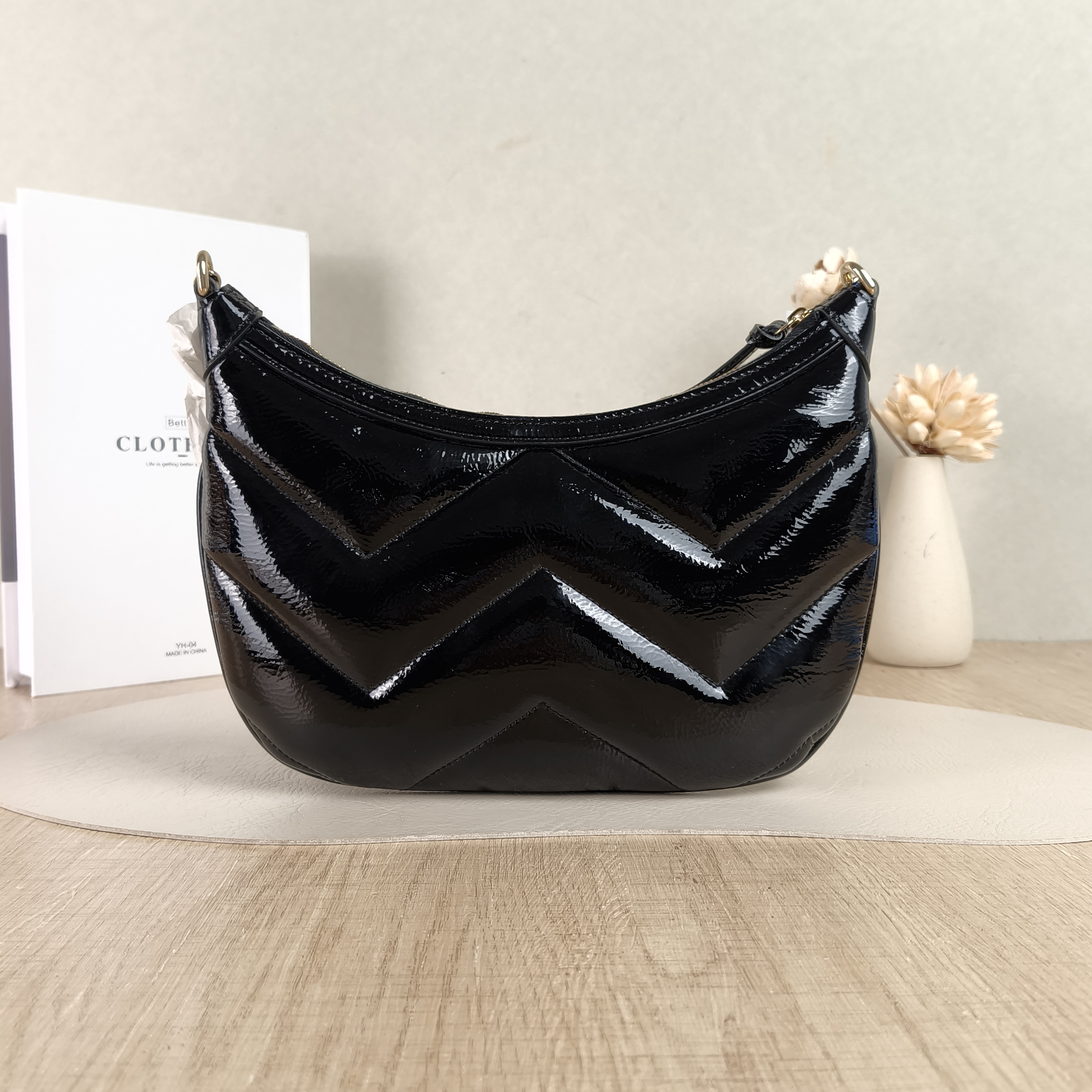 GUCCI Shoulder Bag GG Marmont Marmont Black Patent Leather Small26 × 4 × 17 cm — cover view 2 of 5