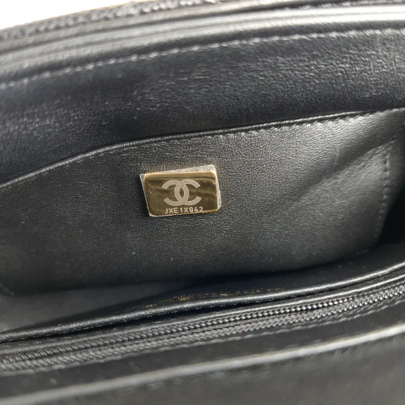 Chanel Crossbody Bag Black with Gold-Tone Hardware Grained Calfskin Small 19 × 6 × 15 cm — detail view 3 of 14