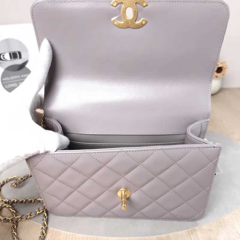 Chanel Crossbody Bag woc Calfskin Medium22 × 8 × 14.5 cm — detail view 9 of 16