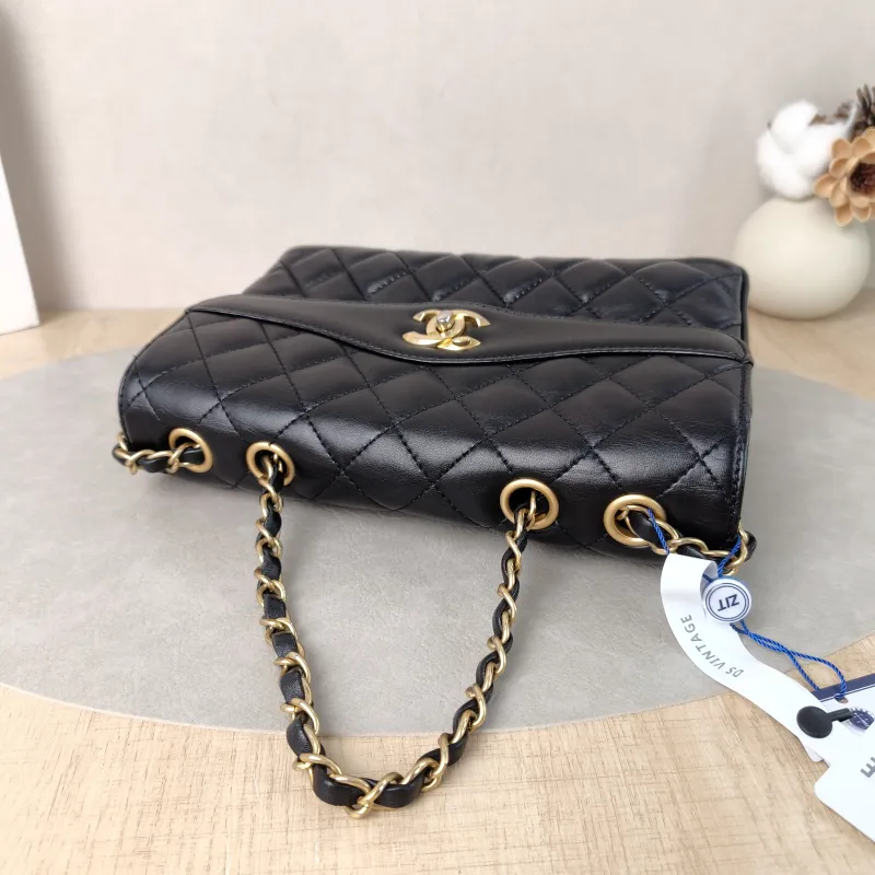 Chanel Crossbody Bag Crossbody Bag Black with Gold-Tone Hardware Lambskin One Size 24 × 7 × 15 cm 24 — detail view 2 of 13