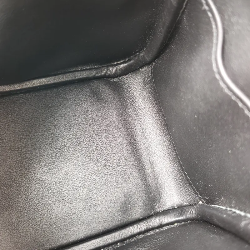Hermès Crossbody Bag Lindy Mini 19 89Black TC Calfskin Mini 19 × 9.5 × 13 cm K — detail view 8 of 11