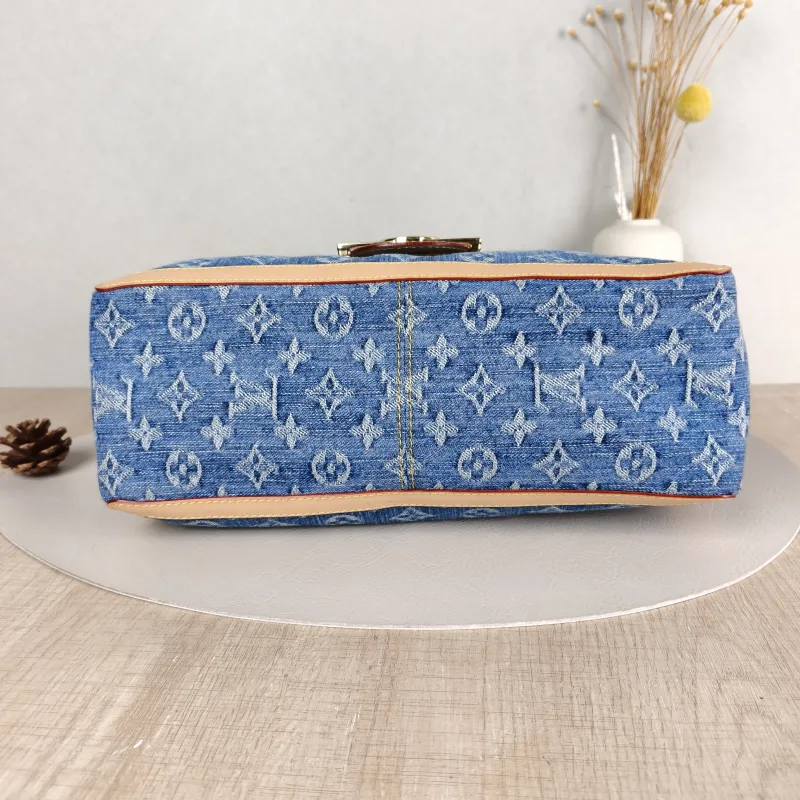 Louis Vuitton Shoulder Bag Dauphine Soft Shoulder Bag Blue Large28 × 11 × 20 cm — cover view 4 of 5