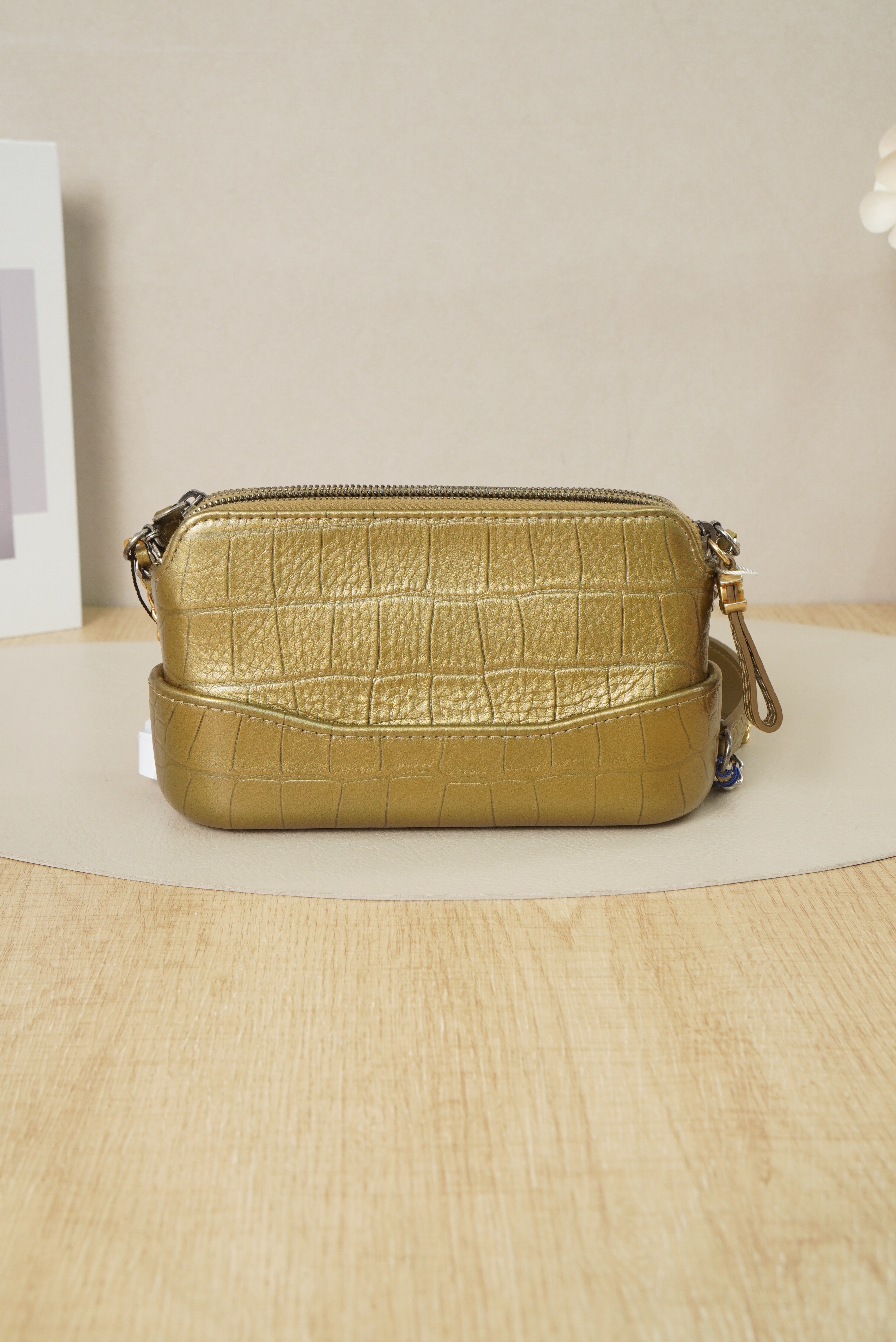 Chanel Shoulder Bag Gold Calfskinmini19 × 4 × 10 cm
