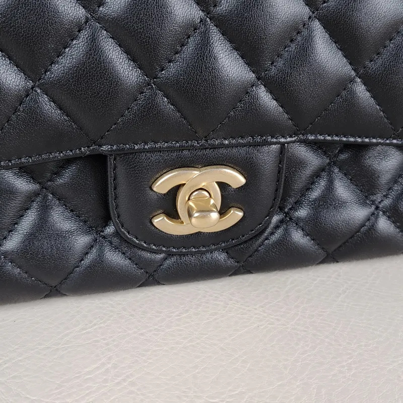 Chanel Crossbody Bag cf Black Lambskin One Size 23.5 × 7 × 14.5 cm Microchip Edition — detail view 1 of 14