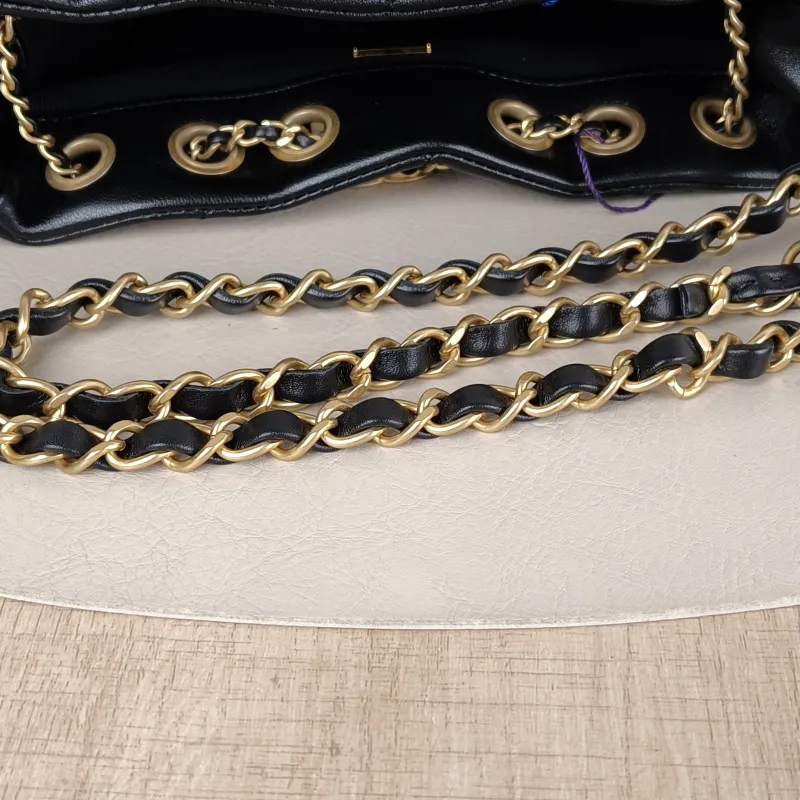 Chanel Shoulder Bag Bucket Bag Black Lambskin One Size 22 × 8 × 17 cm — detail view 3 of 12