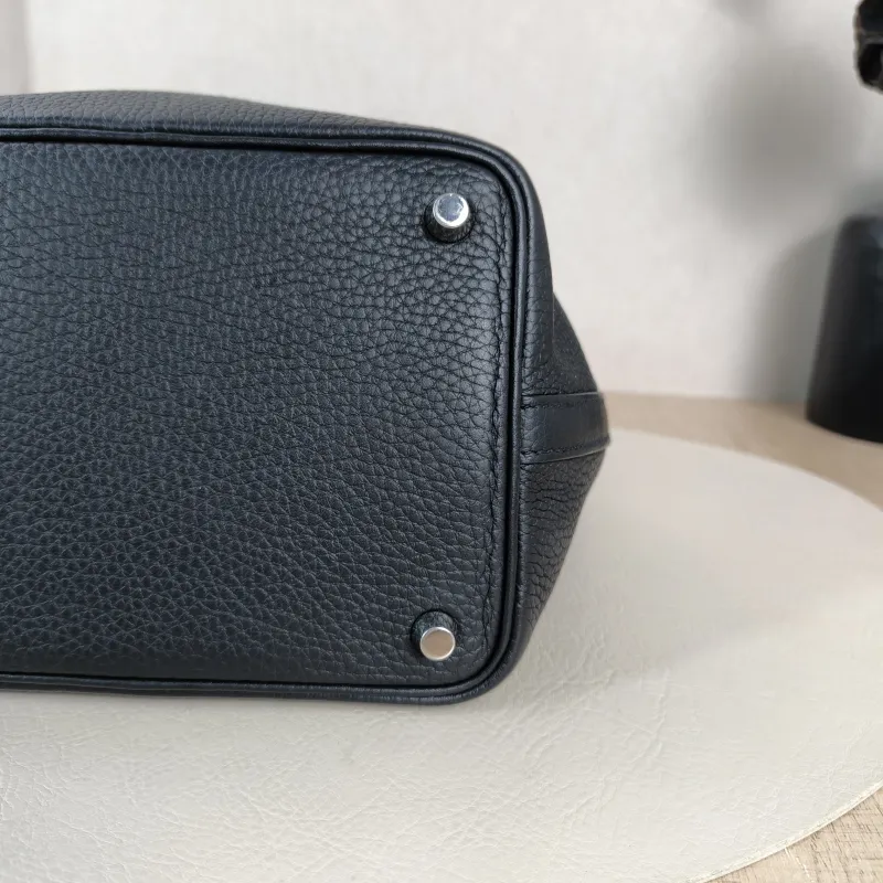 Hermès Top Handle Bag Picotin Lock 18 18Black Clemence Taurillon TC Calfskin Small18 × 13 × 19 cm — detail view 5 of 12