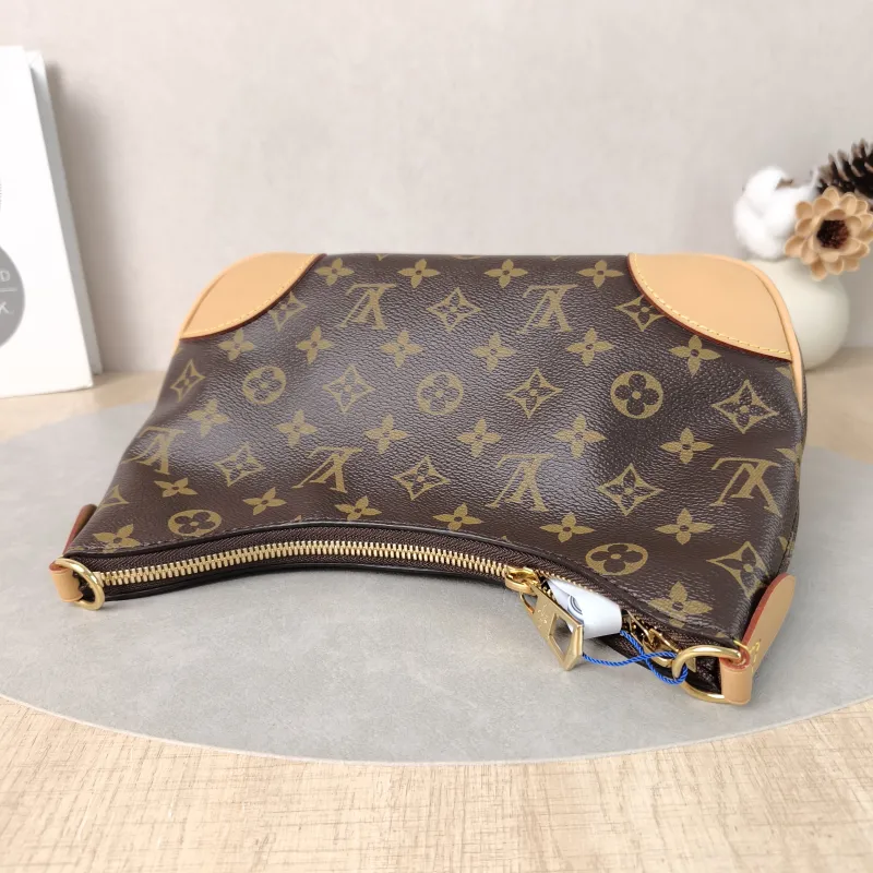 Louis Vuitton Crossbody Bag Boulogne PVC Small 26 × 9.5 × 16 cm — detail view 5 of 12