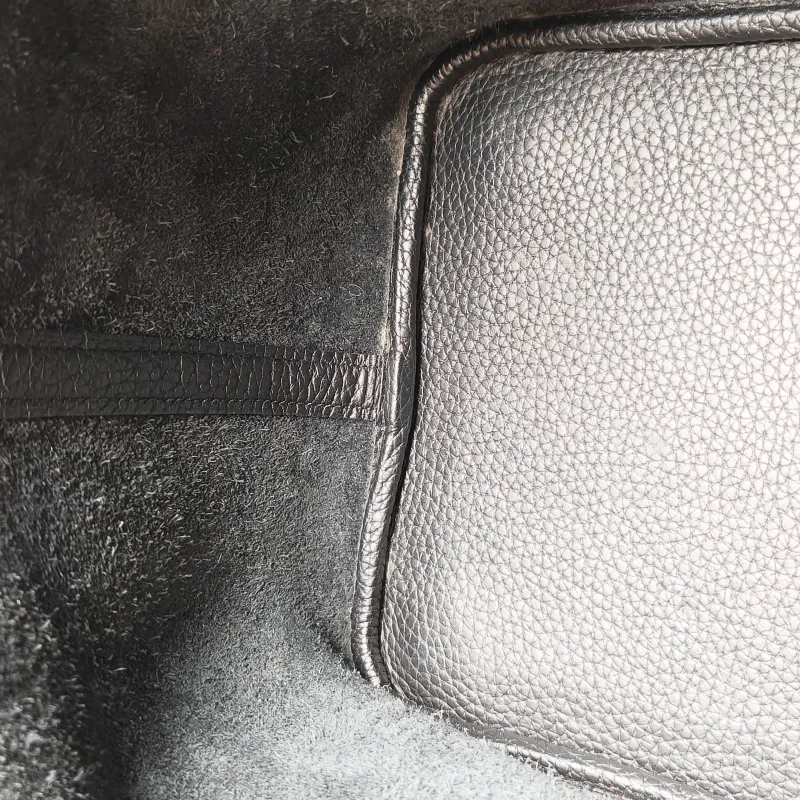 Hermès Top Handle Bag Picotin Lock 22 22 Black TC Calfskin Medium 22 × 18 × 21 cm x — detail view 7 of 11