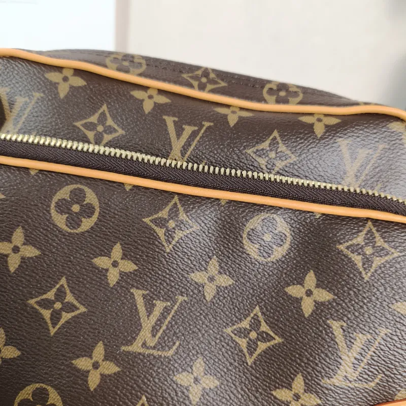 Louis Vuitton Crossbody Bag Nil Messenger Bag Monogram PVC 22 × 7 × 16.5 cm — detail view 11 of 11