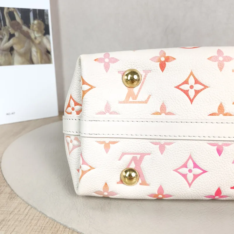 Louis Vuitton Crossbody Bag Carryall Calfskin Small 29.5 × 12 × 24 cm — detail view 1 of 12