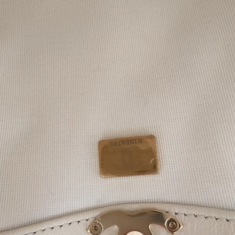 Chanel Crossbody Bag 31Bag White Gold Waxed Leather Mini 23 × 5.5 × 22 cm — detail view 2 of 11