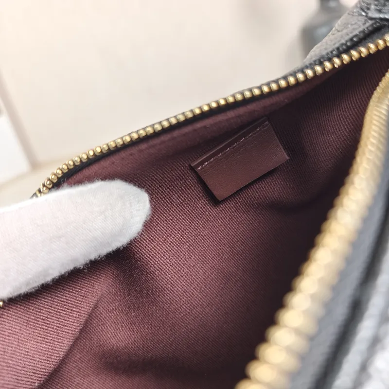 Chanel Crossbody Bag25c Vanity Case Bag Black Grained Calfskin One Size16 × 6 × 13 cm — detail view 10 of 12