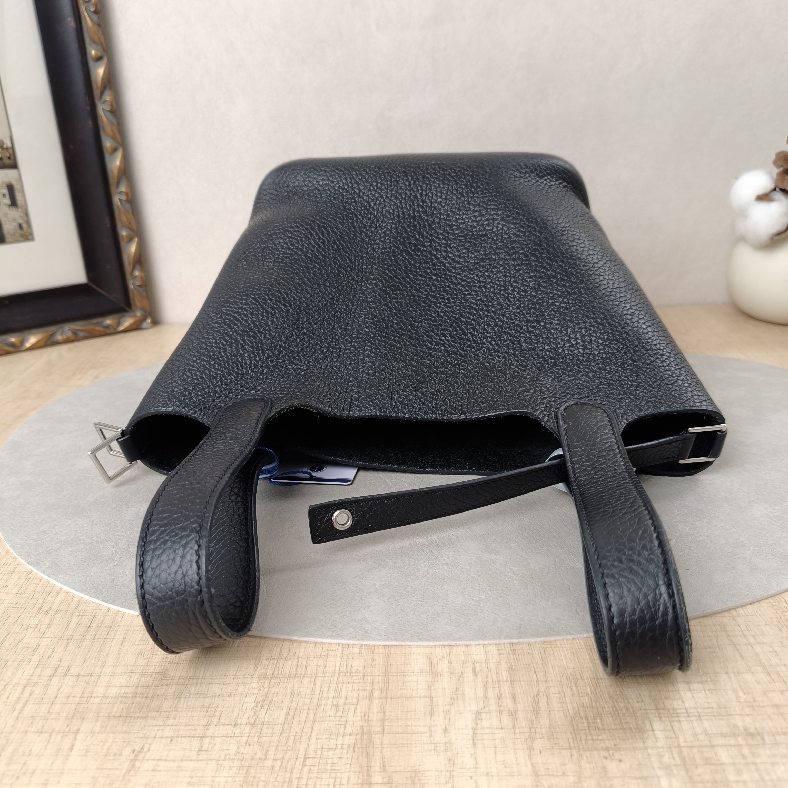 Hermès Top Handle Bag Picotin Lock 18 18Black Clemence Taurillon TC Calfskin Small18 × 13 × 19 cm — cover view 8 of 11