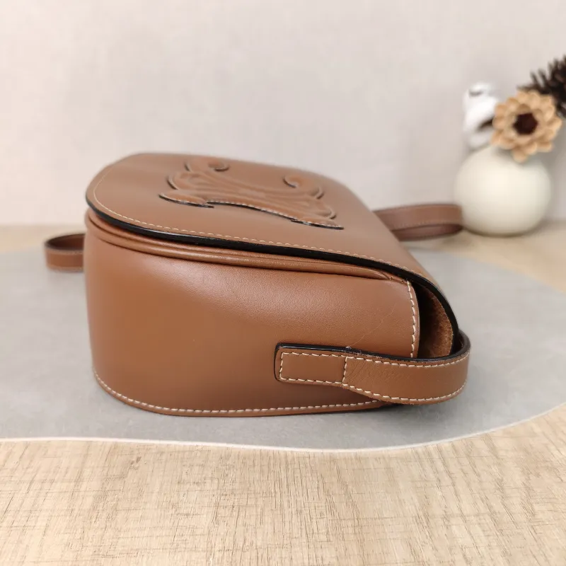 CELINE Crossbody Bag FOLCO TRIOMPHE Caramel Calfskin One Size 18.5 × 7 × 15 cm — detail view 11 of 12