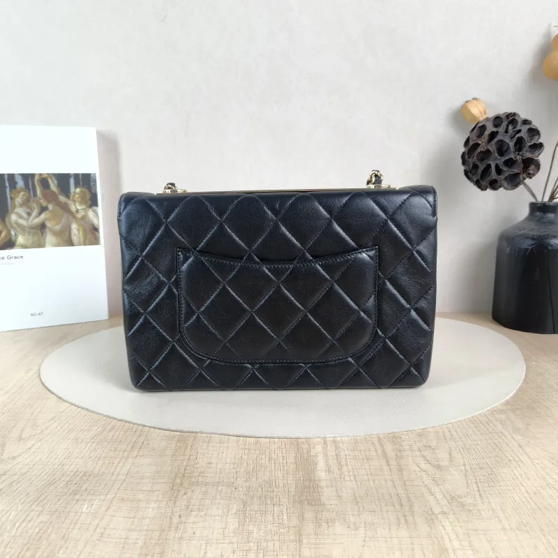 Chanel Shoulder Bagtrendy cc Shoulder Bag Black Lambskin Medium26 × 6 × 17 cm — cover view 6 of 6