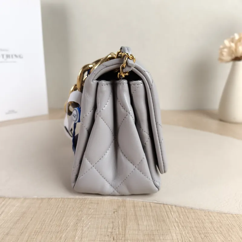 Chanel Crossbody Bag Grey Lambskin One Size 20 × 9 × 13.5 cm — detail view 6 of 10