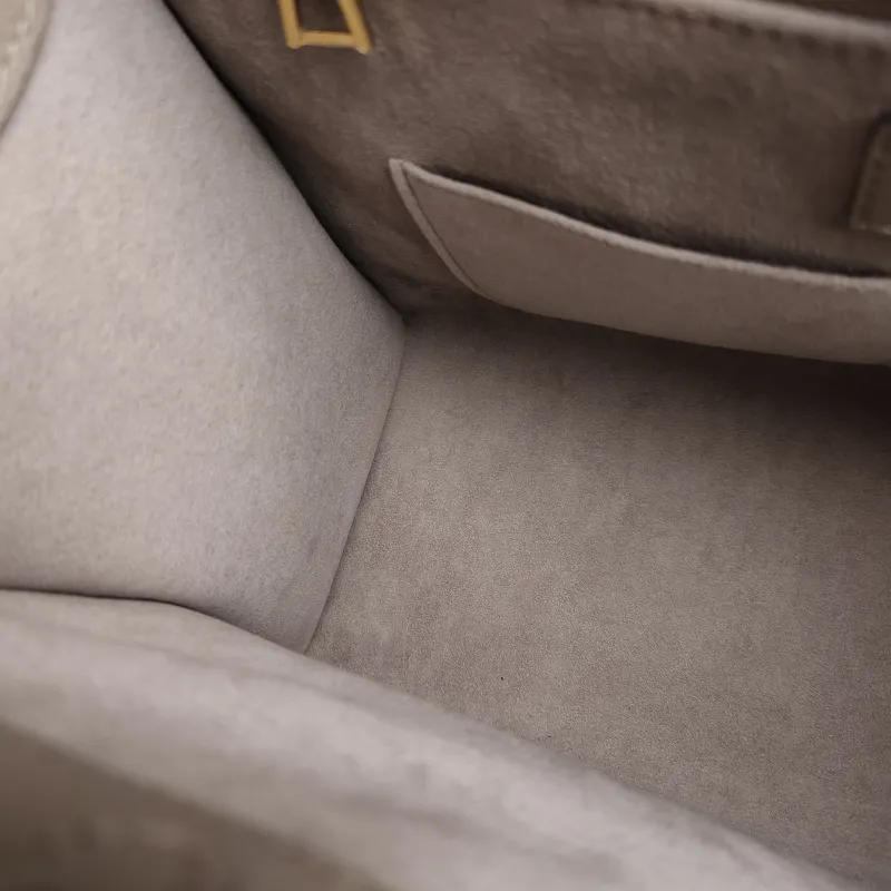 Louis Vuitton Shoulder Bag Onthego Medium Monogram Empreinte Embossed Calfskin Medium 35 × 14 × 27 cm — detail view 10 of 10