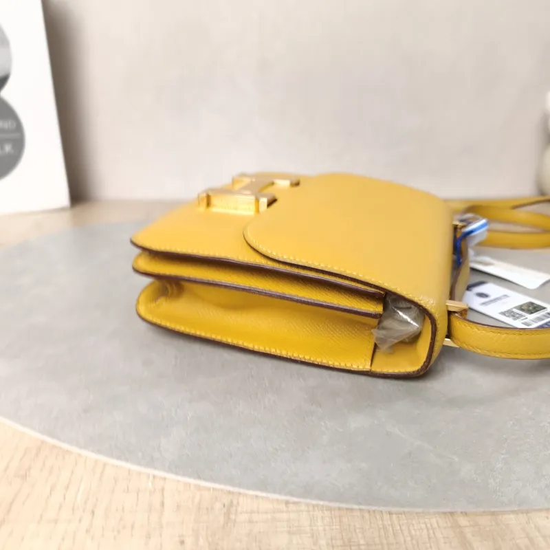 Hermès Crossbody Bag Constance 19 Gold-Tone Hardware Epsom Calfskinmini18 × 4 × 15 cm Conditioned — detail view 6 of 15