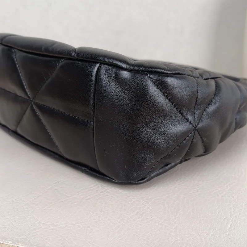 PRADA Shoulder Bag Re-Edition Black Lambskin 22 × 8 × 16 cm — detail view 7 of 11