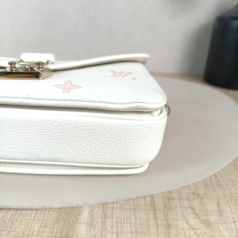 Louis Vuitton Crossbody Bag Pochette Métis East West White · Pink Calfskin Small 21.5 × 6 × 13.5 cm — detail view 12 of 13