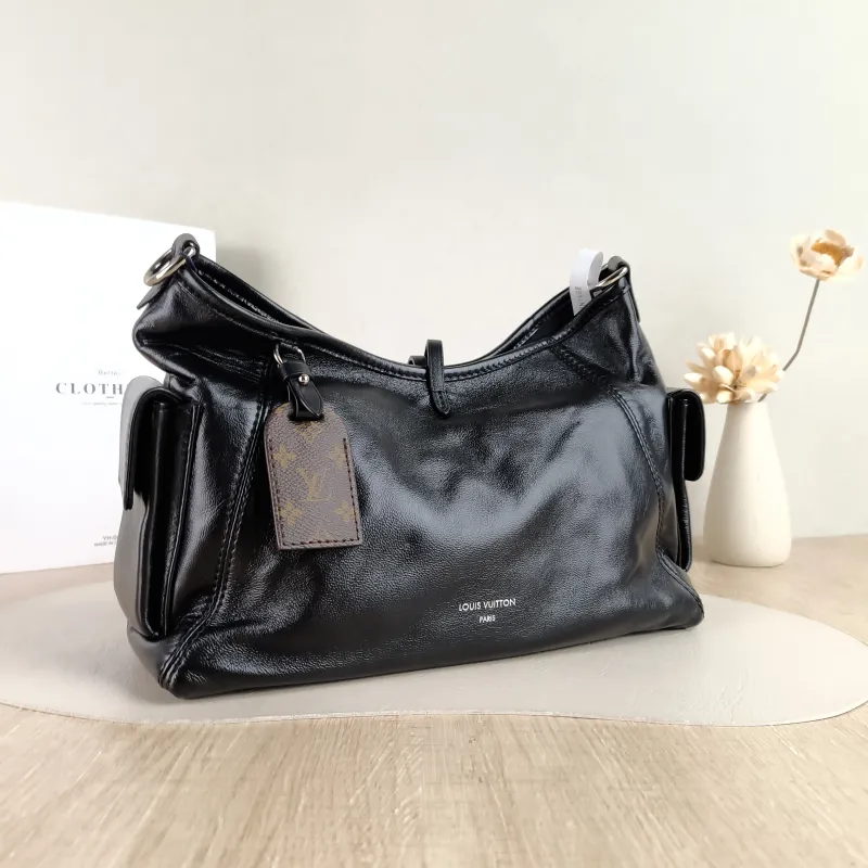 Louis Vuitton Crossbody Bag Carryall Cargo Vibe Black SL ambskin Small 33.5 × 15 × 23 cm — cover view 2 of 5