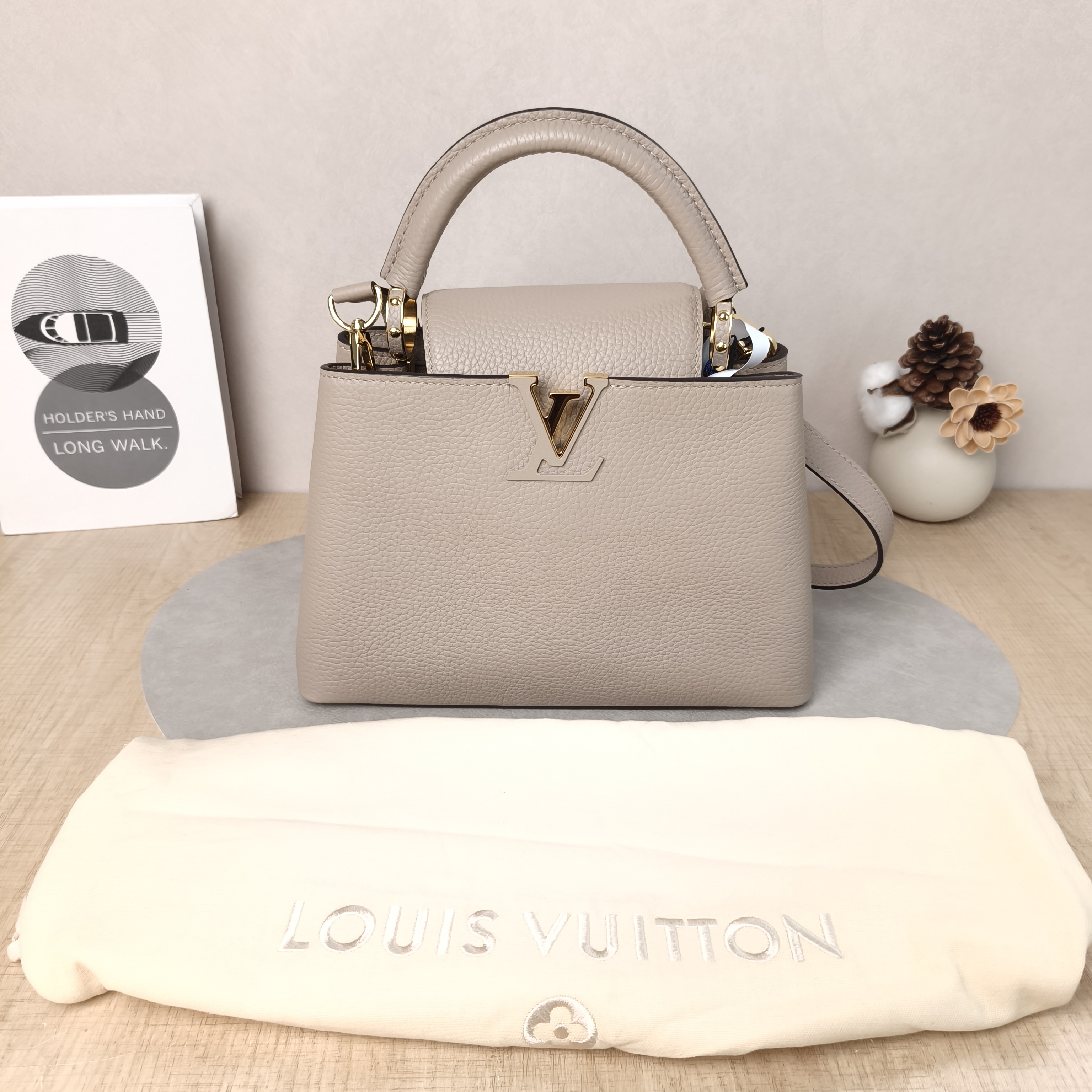 Louis Vuitton Crossbody Bag Capucines Calfskin BB27 × 9 × 17.5 cm — cover view 2 of 6