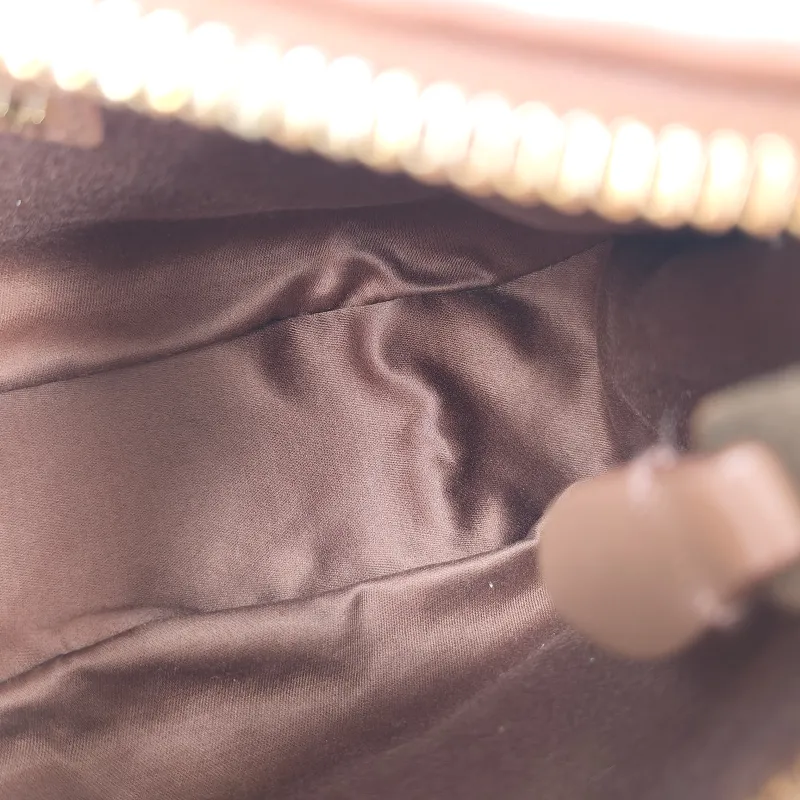 Miumiu Shoulder Bag Wander Matelassé Hobo Lambskin Small 20 × 6 × 17 cm — detail view 11 of 12