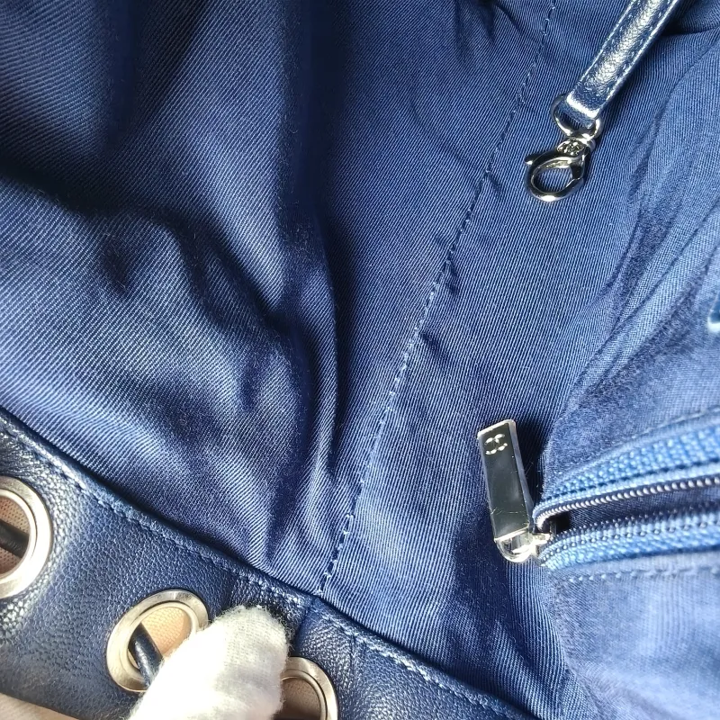 Chanel Backpackv Backpack Navy Lambskin Small18 × 11 × 23 cm — detail view 8 of 15