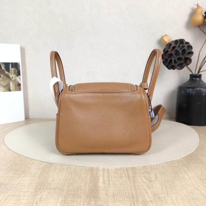 Hermès Crossbody Bag Lindy Mini 19 37 Brown TC Calfskin Mini 19 × 9.5 × 13 cm K — cover view 3 of 5