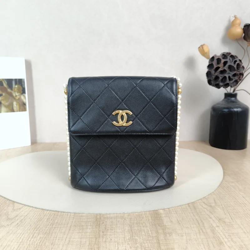 Chanel Pearl hobo Crossbody Bag Black Calfskin One Size18.5 × 7 × 19 cm