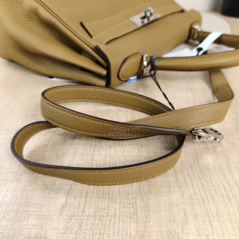 Hermès Shoulder Bag Kelly 28 Silver-Tone Hardware2S Togo Calfskin Medium28 × 10 × 22 cm — detail view 3 of 13