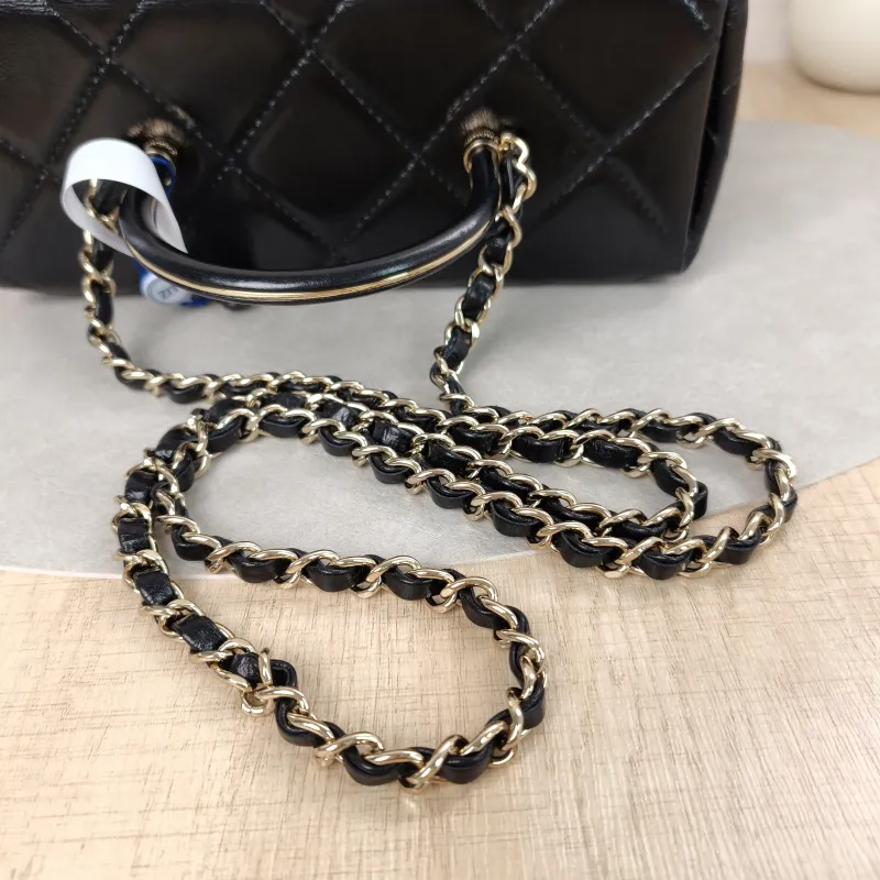 Chanel Crossbody Bag23k Box Bag Black CC alfskin22 × 9 × 10.5 cm — detail view 5 of 17