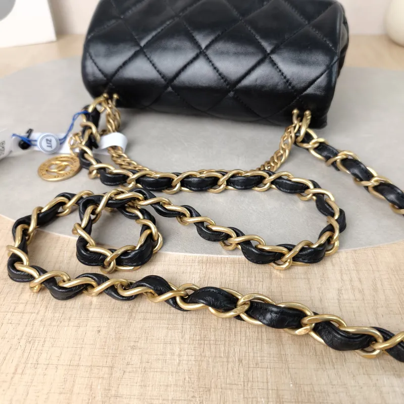 Chanel Crossbody Bag mini Black Lambskin One Size20 × 6 × 12 cm — detail view 5 of 12