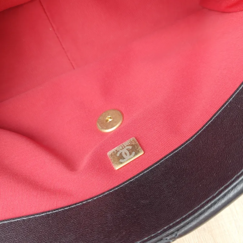 Chanel Crossbody Bag 19Bag Black SL ambskin Medium 30 × 10 × 20 cm — detail view 13 of 14