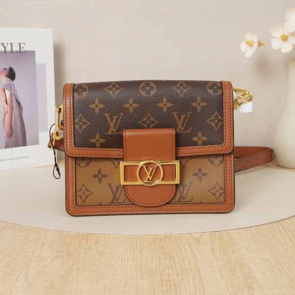Louis Vuitton mini Monogram · Shoulder Strap · 20 × 9 × 15 cm