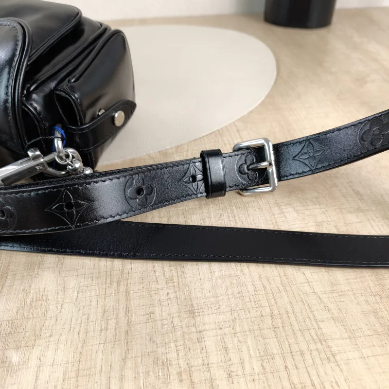 Louis Vuitton Crossbody Bag CARGO Camera Bag Black Calfskin Mini 23 × 10 × 14 cm — detail view 10 of 11