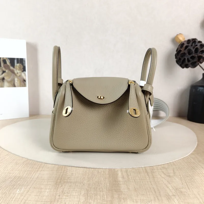 Hermès Crossbody Bag Lindy Mini 19 8Q Beige TC Calfskin Mini 19 × 9.5 × 13 cm G