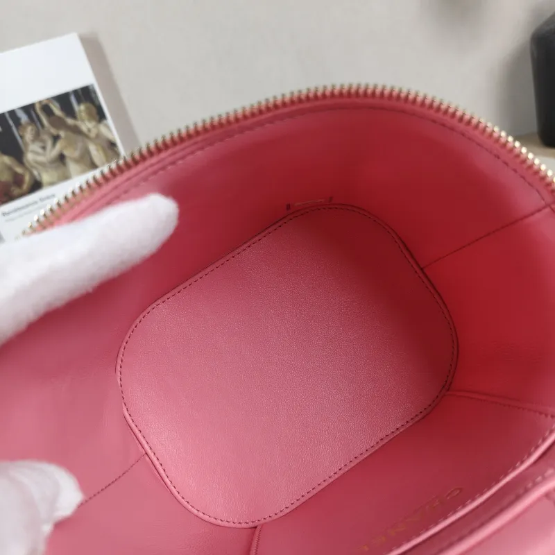 Chanel Crossbody Bag Trendy cc Crossbody Bag Pink Lambskin One Size15.5 × 12 × 16 cm — detail view 7 of 12