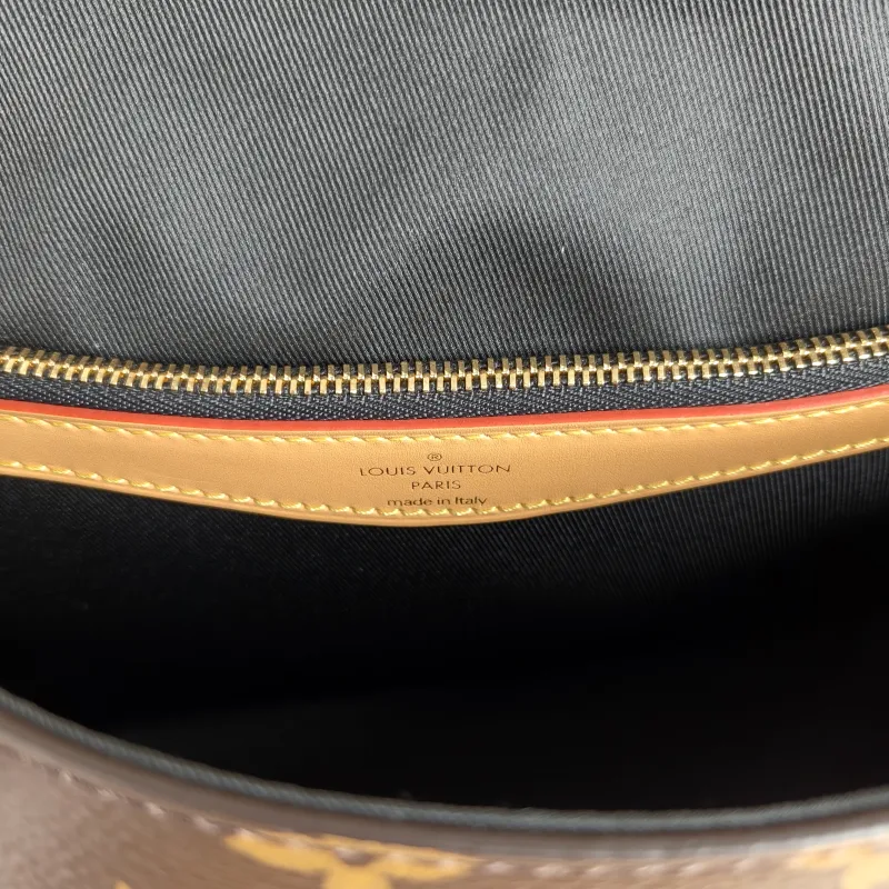 Louis Vuitton Crossbody Bag Diane Baguette Bag Shoulder Strap PVC Small 24 × 9 × 15 cm — detail view 8 of 12