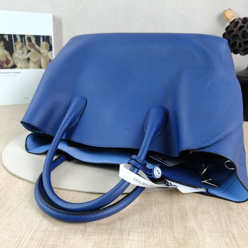 DIOR Shoulder Bag Shoulder Bag Blue Calfskin One Size32 × 20 × 25 cm — detail view 4 of 13