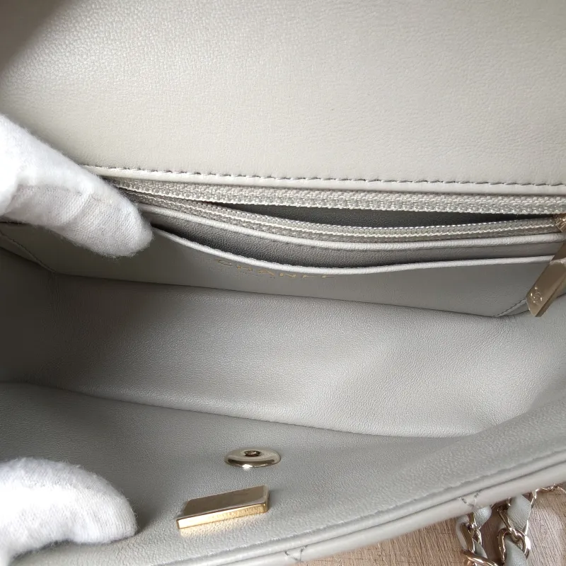 Chanel Crossbody Bag Classic Flap Large Mini CF Mini Green Lambskin mini 20 × 6 × 12 cm — detail view 5 of 13