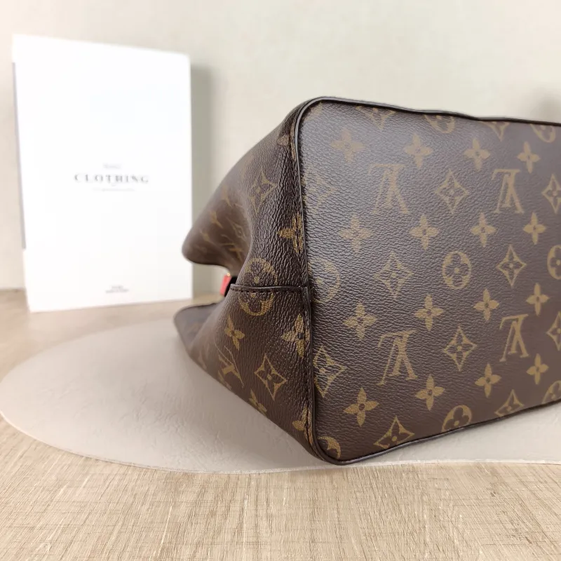 Louis Vuitton Shoulder Bag NÉONOÉ Bucket Bag PVC Medium 26 × 17.5 × 26 cm Conditioned — detail view 3 of 10