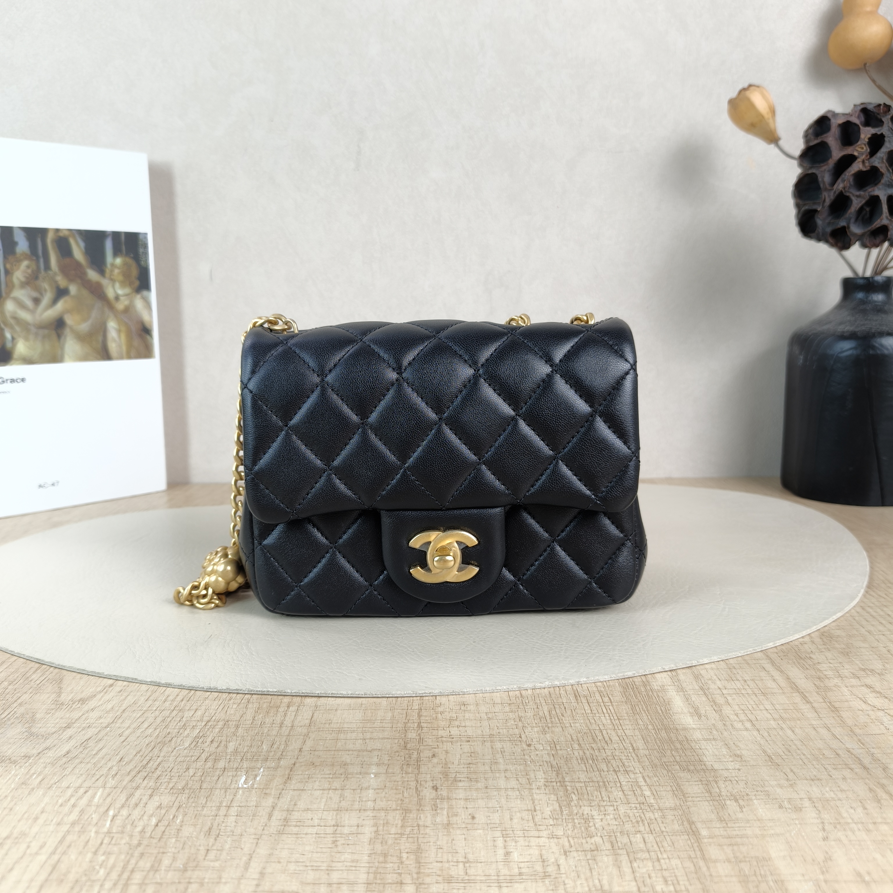 Chanel Crossbody Bag Black Lambskinmini17 × 8 × 12 cm